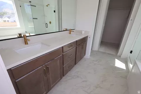 Bath - 1280 E Amaryllis Way, Layton, UT 84040 photo 2 of 2