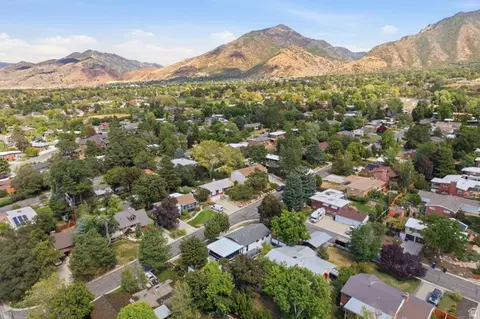 View/Area - 2936 E La Joya Dr S, Holladay, UT 84124 photo 6 of 9