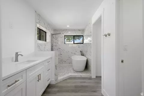 Bath - 2936 E La Joya Dr S, Holladay, UT 84124 photo 1 of 5