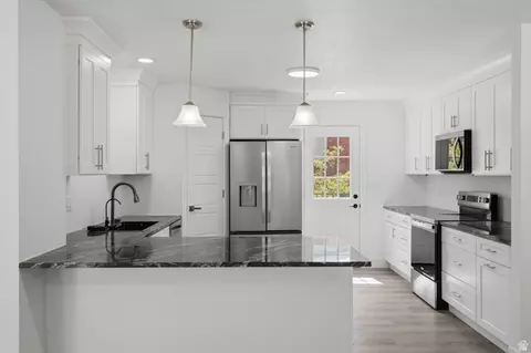 Kitchen - 2936 E La Joya Dr S, Holladay, UT 84124 photo 1 of 6