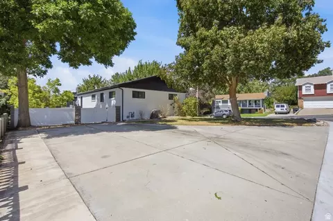 Exterior - 2936 E La Joya Dr S, Holladay, UT 84124 photo 9 of 9