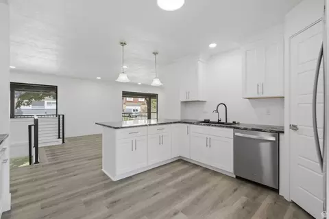 Kitchen - 2936 E La Joya Dr S, Holladay, UT 84124 photo 6 of 6