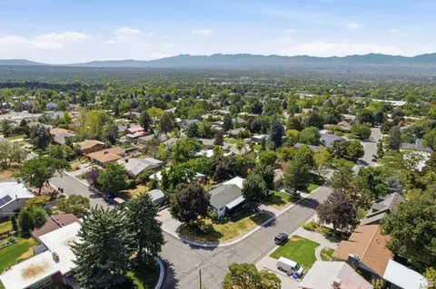 View/Area - 2936 E La Joya Dr S, Holladay, UT 84124 photo 3 of 9