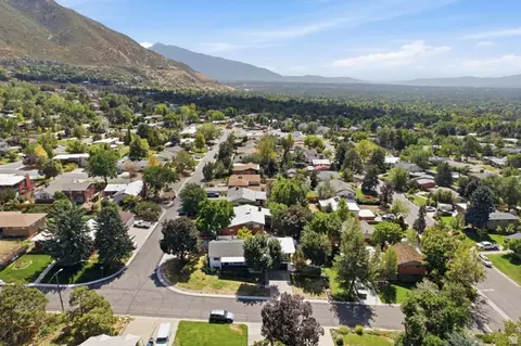 View/Area - 2936 E La Joya Dr S, Holladay, UT 84124 photo 4 of 9
