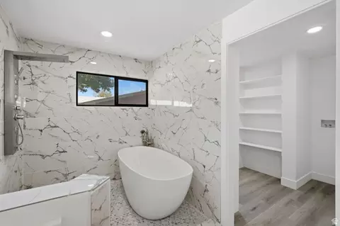 Bath - 2936 E La Joya Dr S, Holladay, UT 84124 photo 3 of 5