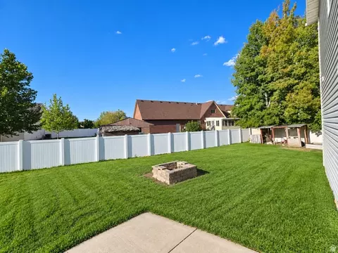 Exterior - 876 W 210 S, Spanish Fork, UT 84660 photo 2 of 3