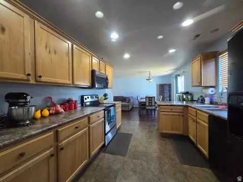 Kitchen - 876 W 210 S, Spanish Fork, UT 84660 photo 2 of 2