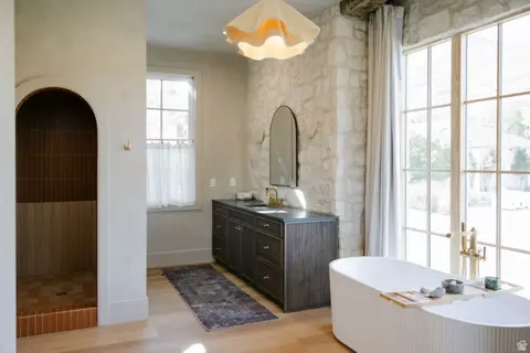 Bath - 400 E Saddle Dr #36, Midway, UT 84049 photo 1 of 15