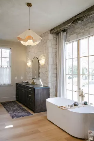 Bath - 400 E Saddle Dr #36, Midway, UT 84049 photo 2 of 15