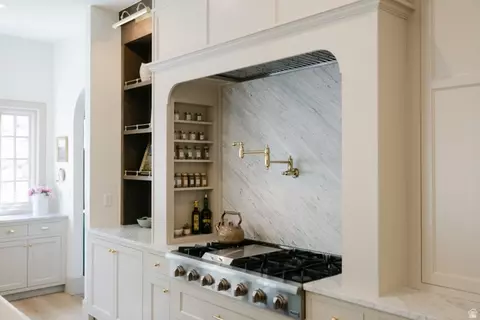 Kitchen - 400 E Saddle Dr #36, Midway, UT 84049 photo 4 of 12