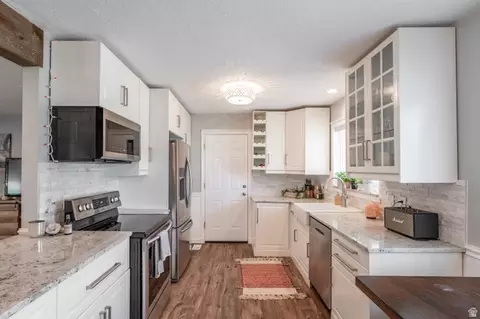 Kitchen - 1538 E Winward Dr, Holladay, UT 84117 photo 2 of 3
