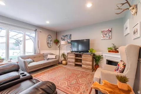 Living - 1538 E Winward Dr, Holladay, UT 84117 photo 2 of 2