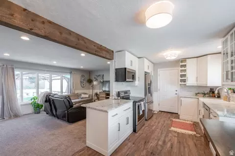Kitchen - 1538 E Winward Dr, Holladay, UT 84117 photo 1 of 3