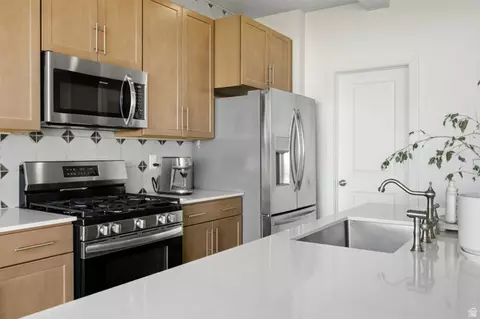 Kitchen - 3411 S Snowberry Dr, Mapleton, UT 84664 photo 4 of 6