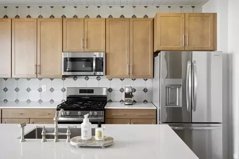 Kitchen - 3411 S Snowberry Dr, Mapleton, UT 84664 photo 5 of 6