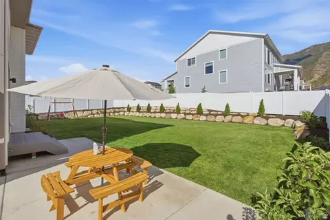 Exterior - 3411 S Snowberry Dr, Mapleton, UT 84664 photo 6 of 13