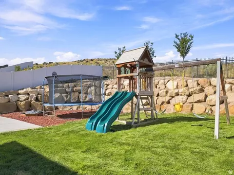 Exterior - 7485 N White Birch Dr, Eagle Mountain, UT 84005 photo 3 of 5