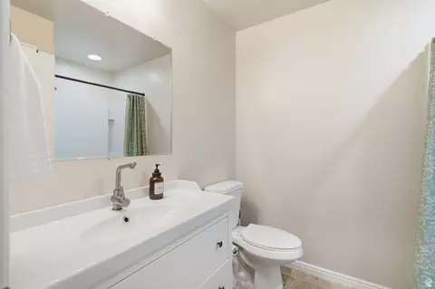Bath - 1025 N Ruby Pl, Washington, UT 84780 photo 4 of 4