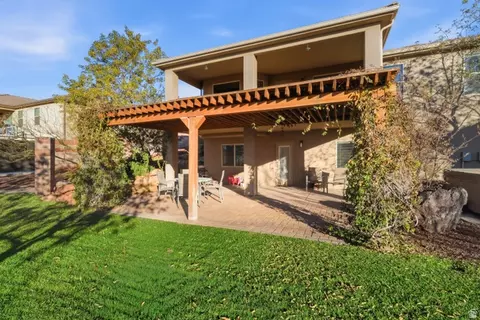 Exterior - 1025 N Ruby Pl, Washington, UT 84780 photo 3 of 6