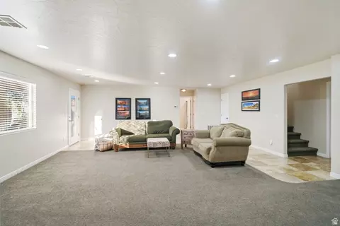 Living - 1025 N Ruby Pl, Washington, UT 84780 photo 2 of 2