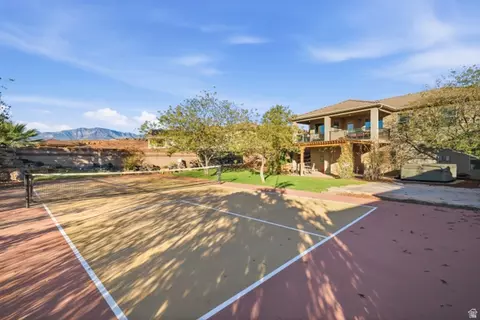 Exterior - 1025 N Ruby Pl, Washington, UT 84780 photo 5 of 6