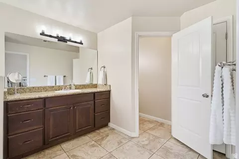 Bath - 1025 N Ruby Pl, Washington, UT 84780 photo 2 of 4