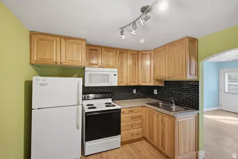 Kitchen - 608 S 1000 E, Clearfield, UT 84015 photo 2 of 2