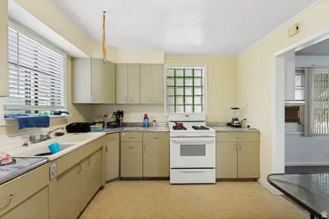 Kitchen - 804 E 10600 S, Sandy, UT 84094 photo 1 of 2