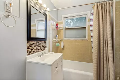 Bath - 804 E 10600 S, Sandy, UT 84094 photo 1 of 2
