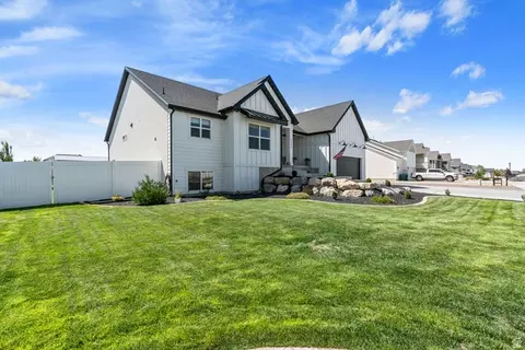 Exterior - 5289 W 3750 S, Hooper, UT 84315 photo 2 of 13