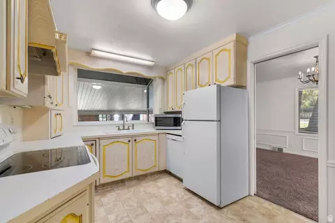 Kitchen - 2657 E Valley Ave, Holladay, UT 84117 photo 2 of 3