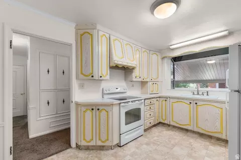 Kitchen - 2657 E Valley Ave, Holladay, UT 84117 photo 1 of 3