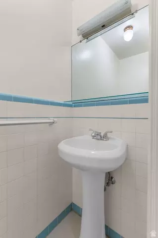Bath - 2657 E Valley Ave, Holladay, UT 84117 photo 1 of 3