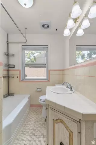 Bath - 2657 E Valley Ave, Holladay, UT 84117 photo 2 of 3