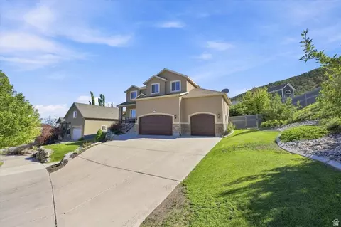 Exterior - 3946 E South Pass Rd, Eagle Mountain, UT 84005 photo 2 of 17