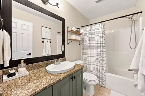 Bath - 3946 E South Pass Rd, Eagle Mountain, UT 84005 photo 3 of 4