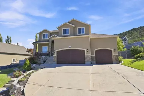 Exterior - 3946 E South Pass Rd, Eagle Mountain, UT 84005 photo 3 of 17