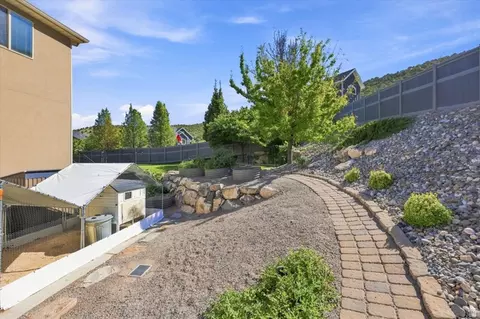 Exterior - 3946 E South Pass Rd, Eagle Mountain, UT 84005 photo 16 of 17