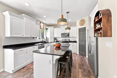 Kitchen - 3946 E South Pass Rd, Eagle Mountain, UT 84005 photo 2 of 4