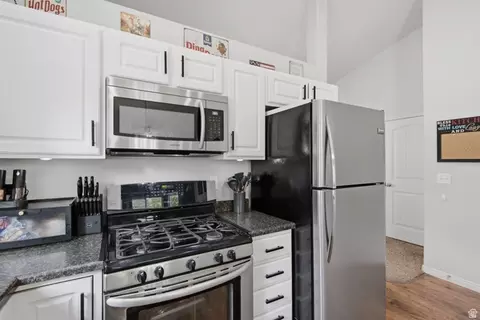 Kitchen - 4658 N Long Way, Eagle Mountain, UT 84005 photo 4 of 4