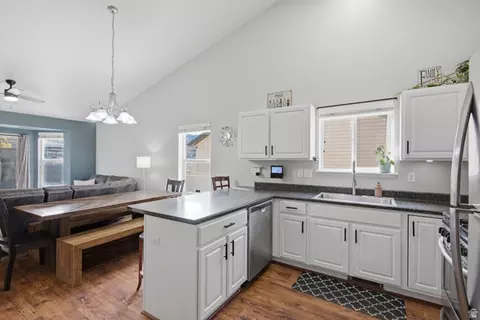 Kitchen - 4658 N Long Way, Eagle Mountain, UT 84005 photo 2 of 4