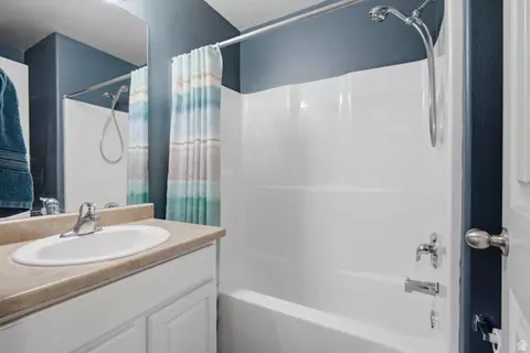 Bath - 4658 N Long Way, Eagle Mountain, UT 84005 photo 2 of 3