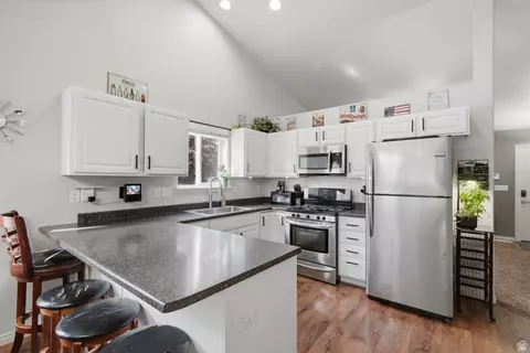 Kitchen - 4658 N Long Way, Eagle Mountain, UT 84005 photo 3 of 4