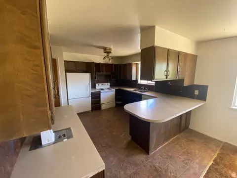 Kitchen - 276 Hillside Dr, Moab, UT 84532 photo 1 of 1