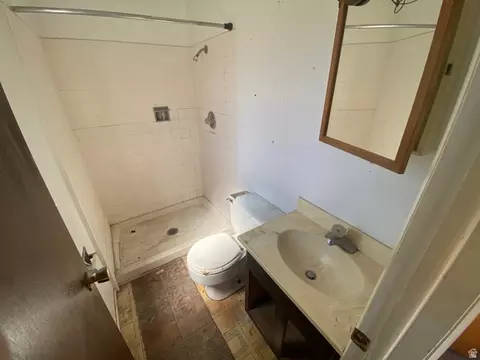 Bath - 276 Hillside Dr, Moab, UT 84532 photo 4 of 4