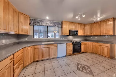 Kitchen - 2720 Bench Rd E, Moab, UT 84532 photo 1 of 2