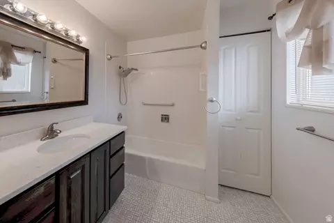 Bath - 2720 Bench Rd E, Moab, UT 84532 photo 1 of 4