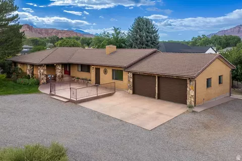 Exterior - 2720 Bench Rd E, Moab, UT 84532 photo 1 of 10