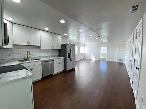 Kitchen - 2103 N 5 E, Layton, UT 84041 photo 4 of 6