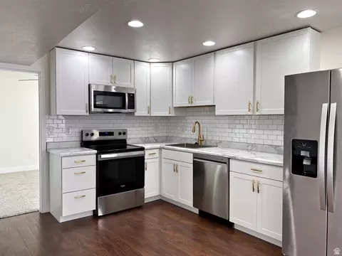 Kitchen - 2103 N 5 E, Layton, UT 84041 photo 5 of 6